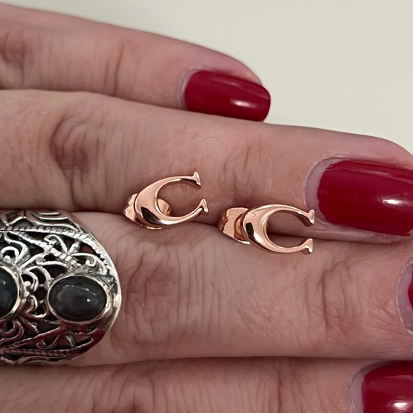 Authentic COACH SIGNATURE C STUD EARRINGS in Rose Gold Colour - Picture 5 of 8